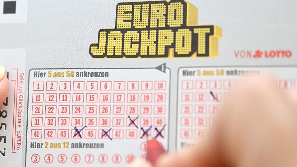 Gleich drei Spielscheine aus Bayern wurden mit den exakt richtigen Zahlen abgegeben. (Symbolbild) Gleich drei Spielscheine aus Bayern wurden mit den exakt richtigen Zahlen abgegeben. (Symbolbild)