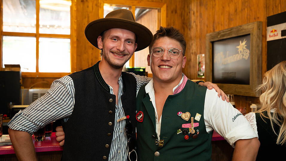 Die Partybilder vom Mittwoch, 12. August, aus dem Festzelt Weckmann. Die Partybilder vom Mittwoch, 12. August, aus dem Festzelt Weckmann.