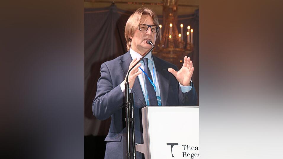 Marek Przeor von der Europäischen Kommssion erläuterte Hintergrund und Zielsetzung der Konferenz in Regensburg. Marek Przeor von der Europäischen Kommssion erläuterte Hintergrund und Zielsetzung der Konferenz in Regensburg.