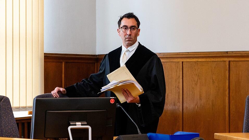 Staatsanwalt Christian Nassiry kurz vor der Urteilsverkündung. Staatsanwalt Christian Nassiry kurz vor der Urteilsverkündung.