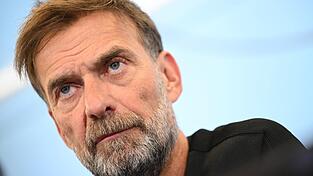 Bundestrainer Jürgen Klopp hat sich für die Absage seines geplanten Auftritts beim Internationalen Trainerkongress entschuldigt. Bundestrainer Jürgen Klopp hat sich für die Absage seines geplanten Auftritts beim Internationalen Trainerkongress entschuldigt.