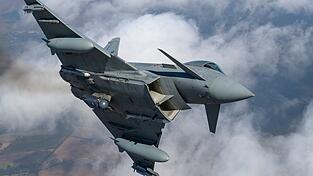 Ein «Eurofighter Typhoon» der italienischen Luftwaffe holte die Drohne vom Himmel. (Archivbild) Ein «Eurofighter Typhoon» der italienischen Luftwaffe holte die Drohne vom Himmel. (Archivbild)
