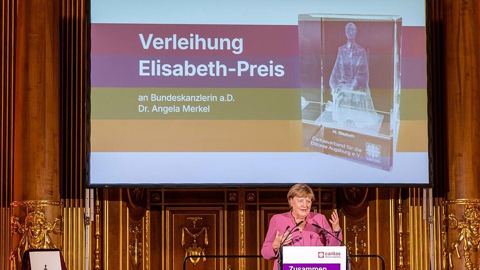Die ehemalige Bundeskanzlerin Angela Merkel sprach am Freitagabend im Goldenen Saal. Die ehemalige Bundeskanzlerin Angela Merkel sprach am Freitagabend im Goldenen Saal.