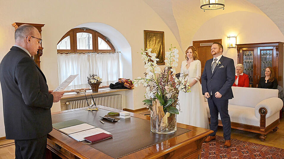 Tatjana und Johann Kronwinkler gaben sich gestern im Rathaus das Ja-Wort. Dass ihr Hochzeitsdatum jetzt eine Schnapszahl ist, sei reiner Zufall, erz&auml;hlen sie.