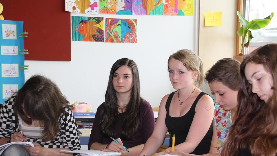Corinna und Jenny standen w&auml;hrend des Besuchs der Redakteurin hinter der Kamera und versuchten sich als Pressefotografen.