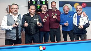 Die Mannschaften auf den ersten drei Pl&auml;tzen: (v.l.) Jens Ossig/van Duc Nyugen und Ivan Dmitriev/David N&uuml;rnberger sowie Herbert Seel/Michael Neuh&auml;usler.