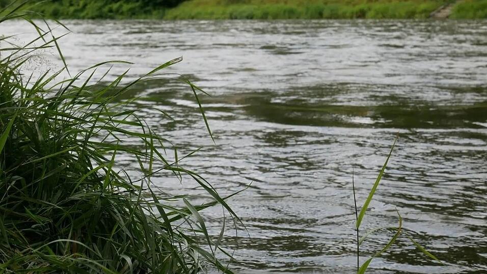 Die Flusspegel haben sich, wie hier an der Isar, seit der Hitzewelle im August erholt. Für das Grundwasser trifft das nicht zu - an den meisten Messstellen der Region ist der Grundwasserstand auch im Herbst noch niedrig. Die Flusspegel haben sich, wie hier an der Isar, seit der Hitzewelle im August erholt. Für das Grundwasser trifft das nicht zu - an den meisten Messstellen der Region ist der Grundwasserstand auch im Herbst noch niedrig.