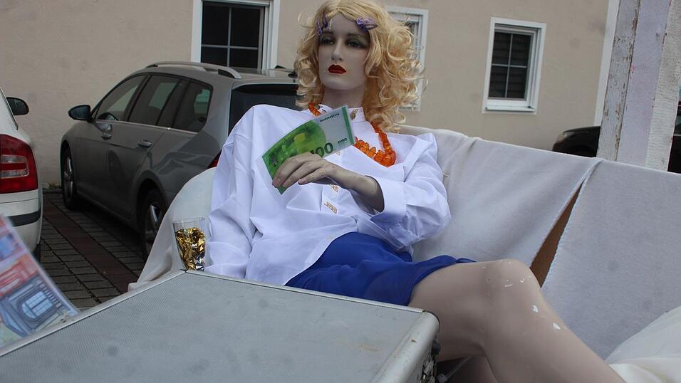 Viele Faschings-Fans haben sich am Samstag den Umzug in Langenbach angesehen. Viele Faschings-Fans haben sich am Samstag den Umzug in Langenbach angesehen.