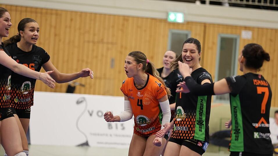 Nach kurzen Anlaufschwierigkeiten legte NawaRo Straubing beim 3:1-Sieg in Köln den Grundstein für das perfekte Wochenende. Nach kurzen Anlaufschwierigkeiten legte NawaRo Straubing beim 3:1-Sieg in Köln den Grundstein für das perfekte Wochenende.