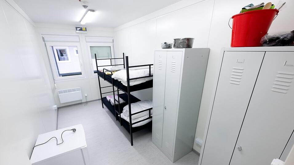Bayern will besonders Unterkünfte in Hotels oder Notunterkünften abbauen. (Symbolbild) Bayern will besonders Unterkünfte in Hotels oder Notunterkünften abbauen. (Symbolbild)