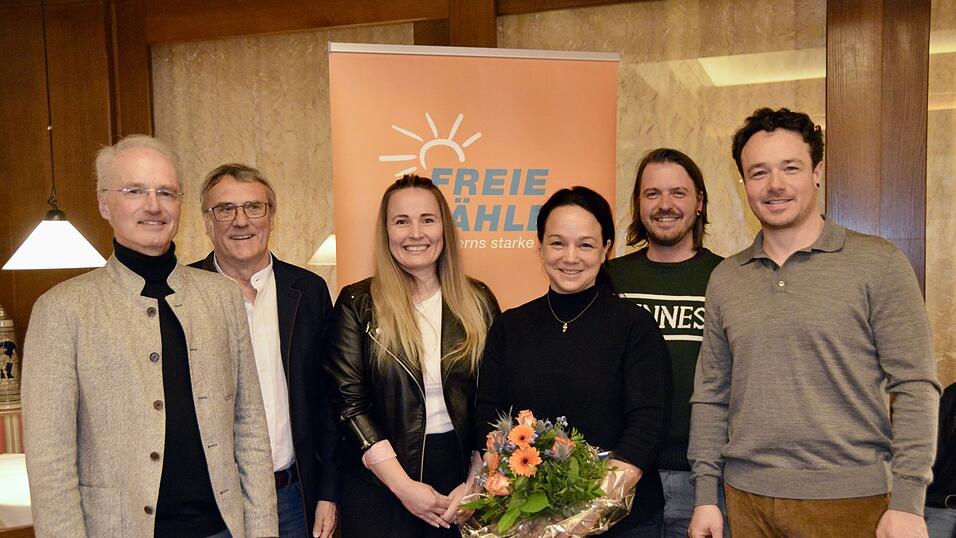 Die neue Vorstandschaft der Freien W&auml;hler (v.l.n.r.): Hans Schraml, Rudolf Nirschl, Christina Dankwart, Melanie Zahn, Philipp Weinzierl und Daniel Braun.