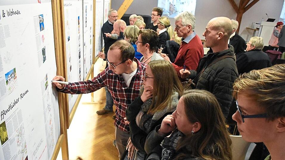 Die Besucher konnten sich zu den ISEK-Projekten äußern. Die Besucher konnten sich zu den ISEK-Projekten äußern.