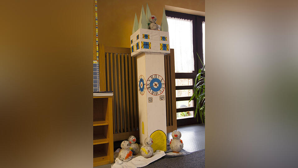 20 Kindergartenkinder des Städtischen Kindergartens in Sossau testen Anfang Januar für drei Wochen ein besonderes Projekt der Mediengruppe Straubinger Tagblatt//Landshuter Zeitung. Nach dem Zeitungsprojekt in Schulen starten die Redakteure der Jugend- und Schulredaktion das Pilotprojekt 'Zeitung im Kindergarten'. Besonderes Highlight: Zeitungsmaskottchen Paula Print. 20 Kindergartenkinder des Städtischen Kindergartens in Sossau testen Anfang Januar für drei Wochen ein besonderes Projekt der Mediengruppe Straubinger Tagblatt//Landshuter Zeitung. Nach dem Zeitungsprojekt in Schulen starten die Redakteure der Jugend- und Schulredaktion das Pilotprojekt 'Zeitung im Kindergarten'. Besonderes Highlight: Zeitungsmaskottchen Paula Print.