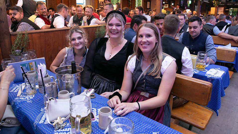 Die Partybilder vom Montag, 11. August, aus dem Festzelt Wenisch. Die Partybilder vom Montag, 11. August, aus dem Festzelt Wenisch.