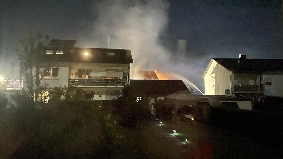 Bei dem Brand waren circa 120 Feuerwehrler vor Ort.