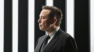 Elon Musk winken bis zu eine Billion Dollar. (Archivbild)