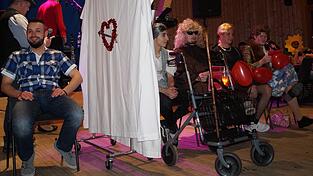 Die vier interessierten &bdquo;Damen&ldquo; waren um schlagfertige Antworten nicht verlegen.