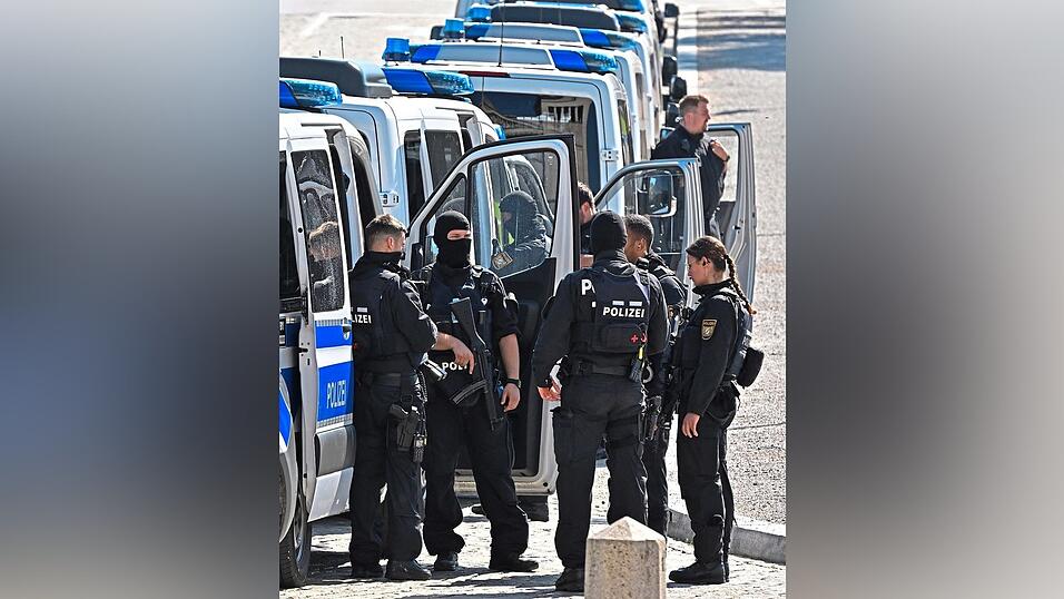 Die Anzahl der Straftaten gegen Polizisten steigt. Die Anzahl der Straftaten gegen Polizisten steigt.