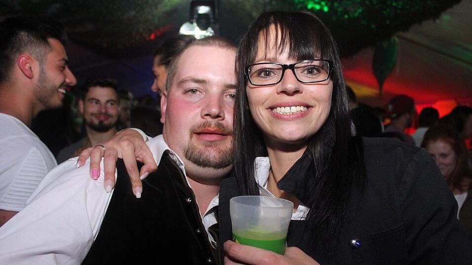 Die besten Bilder vom Wein- und Wei&szlig;bierfest des Burschenvereins Arth und der M&auml;dchengruppe.