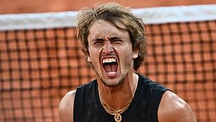 Alexander Zverev jubelt nach seinem Sieg.