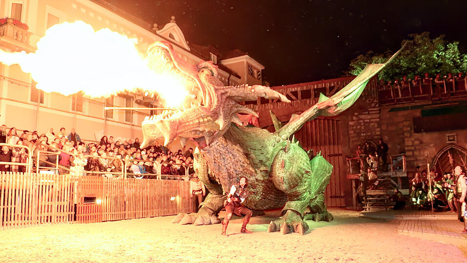 Eindr&uuml;cke von der Gruppe 'blau', die am Freitagabend die Drachenstich-Premiere gespielt hat.