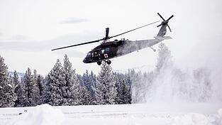Tagelanges Schneetreiben behinderte die Bergungsaktion. Tagelanges Schneetreiben behinderte die Bergungsaktion.