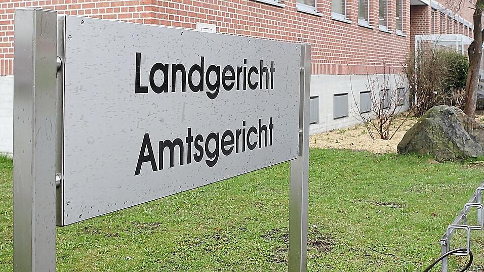 Vom Landgericht Landshut ist eine 33-j&auml;hrige Patientin des Isar-Amper-Klinikums Taufkirchen zu einer Gesamtfreiheitsstrafe von drei Jahren und drei Monaten verurteilt worden.