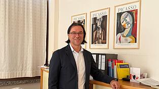 Thomas Schreiner, neuer Schulleiter des Burkhart-Gymnasiums: „Ich habe viel Positives vorgefunden.“ Thomas Schreiner, neuer Schulleiter des Burkhart-Gymnasiums: „Ich habe viel Positives vorgefunden.“