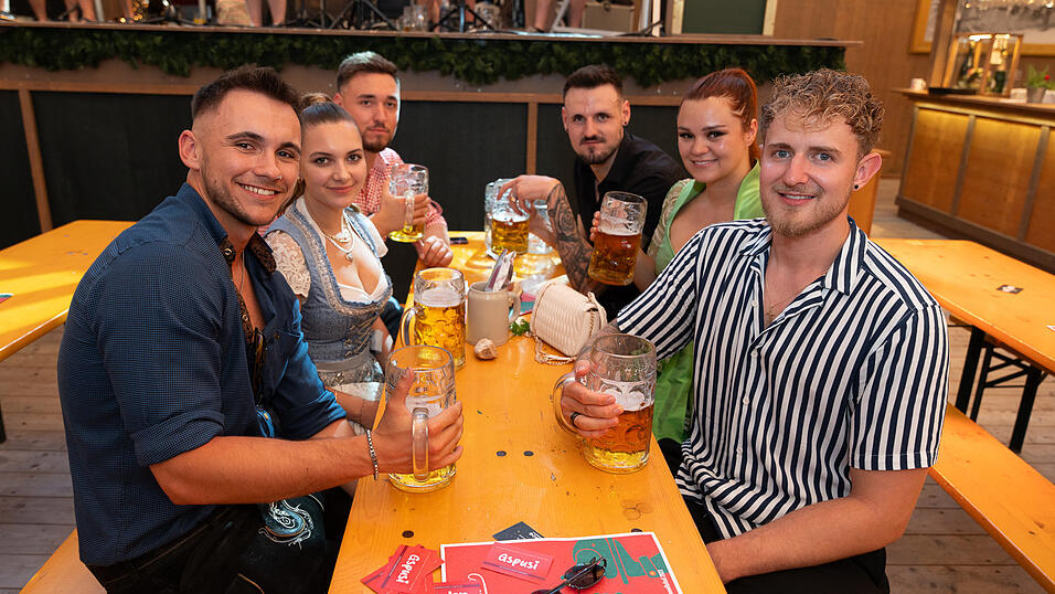 Die Partybilder vom Freitag, 18. August 2023, aus dem Festzelt Krönner. Die Partybilder vom Freitag, 18. August 2023, aus dem Festzelt Krönner.