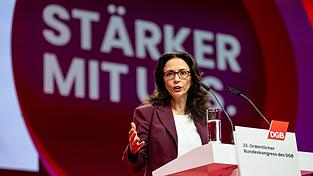 Fahimi sprach sich dafür aus, auch Privatversicherte an der Finanzierung der Krankenkosten von Bürgergeldbeziehern zu beteiligen, für die derzeit die gesetzliche Krankenversicherung mit Milliardensummen mit aufkommt. Fahimi sprach sich dafür aus, auch Privatversicherte an der Finanzierung der Krankenkosten von Bürgergeldbeziehern zu beteiligen, für die derzeit die gesetzliche Krankenversicherung mit Milliardensummen mit aufkommt.