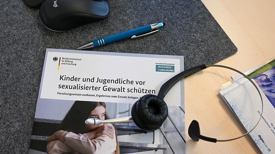 Eine 14-J&auml;hrige soll in einem Jugendzentrum von drei Jugendlichen sexuell missbraucht worden sein. (Symbolbild)