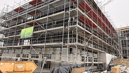 Ein Jahr nach der Grundsteinlegung sind die Arbeiten sichtbar fortgeschritten.