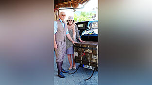 Der &bdquo;Reisekoffer&ldquo; von Susanne und Manfred Stegm&uuml;ller hat eine lange Geschichte und hat ein historisches Reisegrammophon immer dabei.