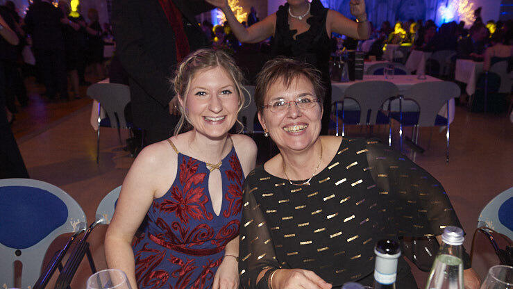 Die Metzgerzunft hat am Samstagabend in die Joseph-von-Fraunhofer-Halle eingeladen. Die Metzgerzunft hat am Samstagabend in die Joseph-von-Fraunhofer-Halle eingeladen.