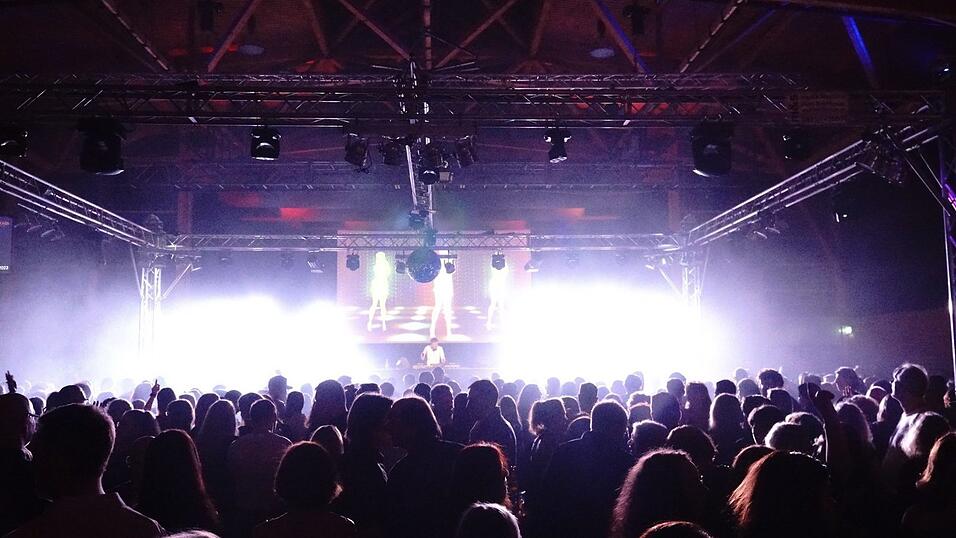 Das Partyvolk kam voll auf seine Kosten. Das Partyvolk kam voll auf seine Kosten.