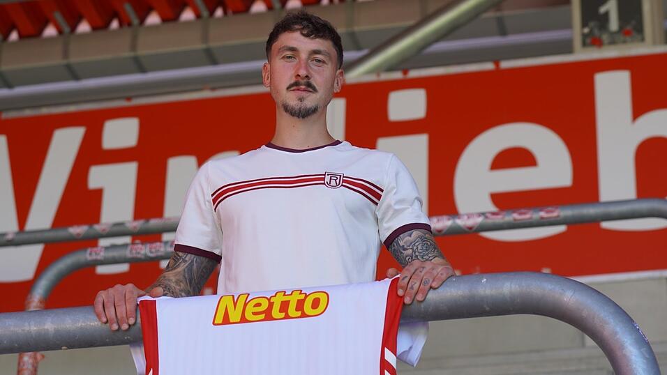 Zur&uuml;ck alter Wirkungsst&auml;tte: Mittelfeldspieler Adrian Fein verst&auml;rkt den SSV Jahn.