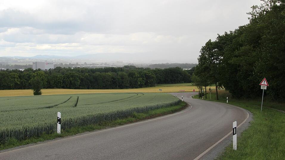 Eine Verlängerung des Bayerwaldrings, wo er auf die Osterhofener Straße trifft, könnte zu der potenziellen Isarbrücke fühern. Eine Verlängerung des Bayerwaldrings, wo er auf die Osterhofener Straße trifft, könnte zu der potenziellen Isarbrücke fühern.