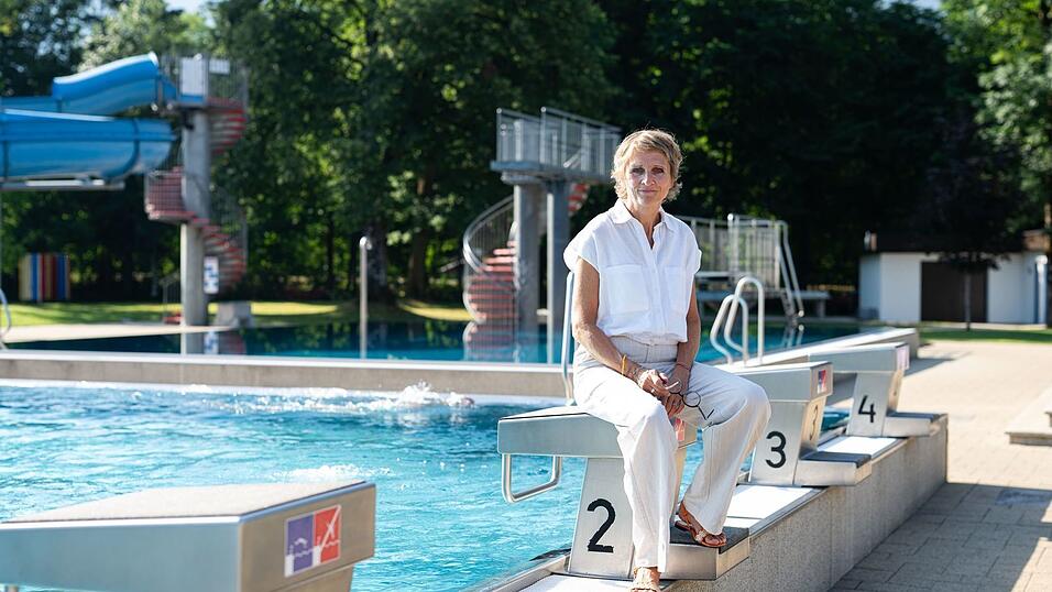 Nach dem Tod ihrer Tochter fand die Autorin Halt und Trost beim Schwimmen. Nach dem Tod ihrer Tochter fand die Autorin Halt und Trost beim Schwimmen.
