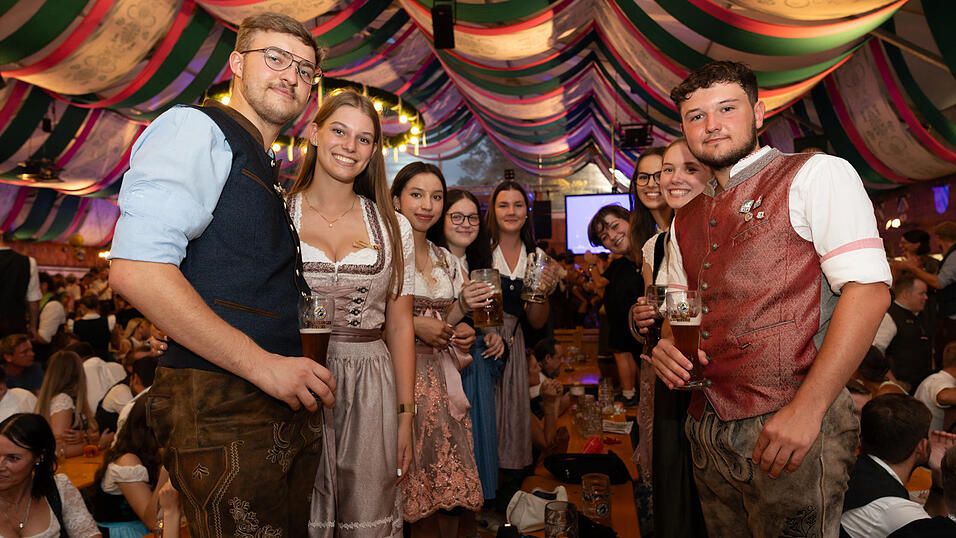 Die Partybilder vom Mittwoch, 14. August 2024, aus dem Festzelt Weckmann. Die Partybilder vom Mittwoch, 14. August 2024, aus dem Festzelt Weckmann.