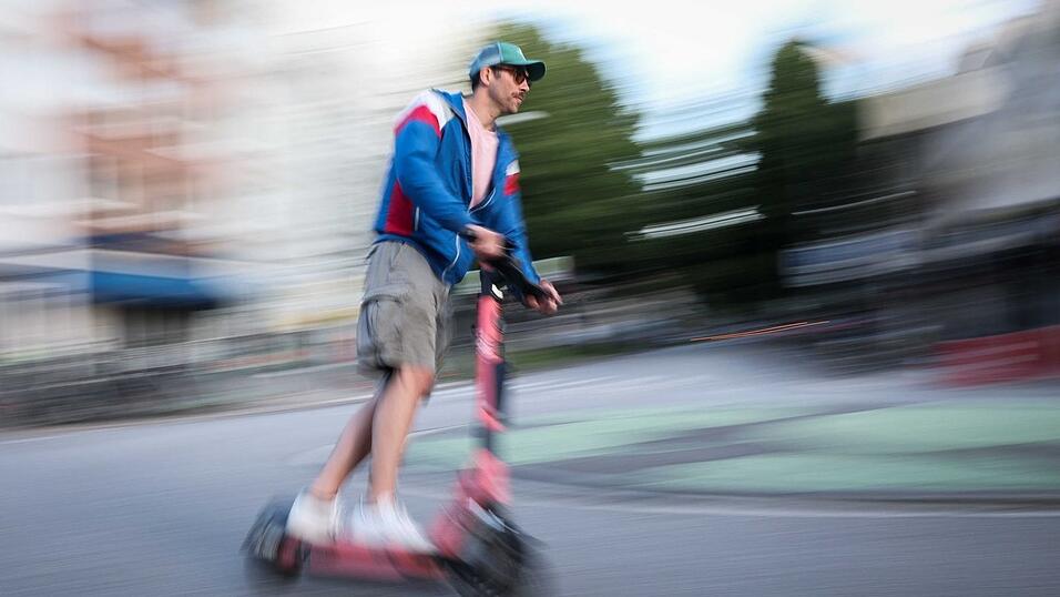 E-Scooter-Fahrer halten sich des ADAC nach am wenigsten an das Halteverbot.