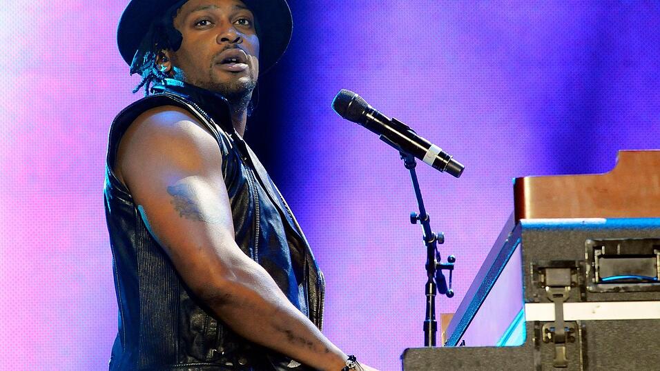 Der US-Musiker D'Angelo 2012 bei einem Auftritt in New Orleans. (Archivbild) Der US-Musiker D'Angelo 2012 bei einem Auftritt in New Orleans. (Archivbild)
