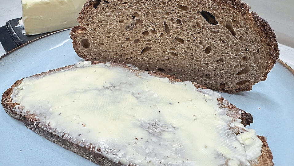 Ein Butterbrot ist für viele Menschen trotz der Einfachheit ein Genuss. Ein Butterbrot ist für viele Menschen trotz der Einfachheit ein Genuss.
