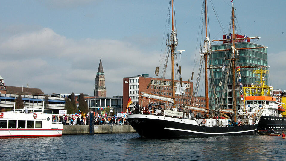 Rückkehr und Begrüßung am 24.04.2010 in Kiel Rückkehr und Begrüßung am 24.04.2010 in Kiel