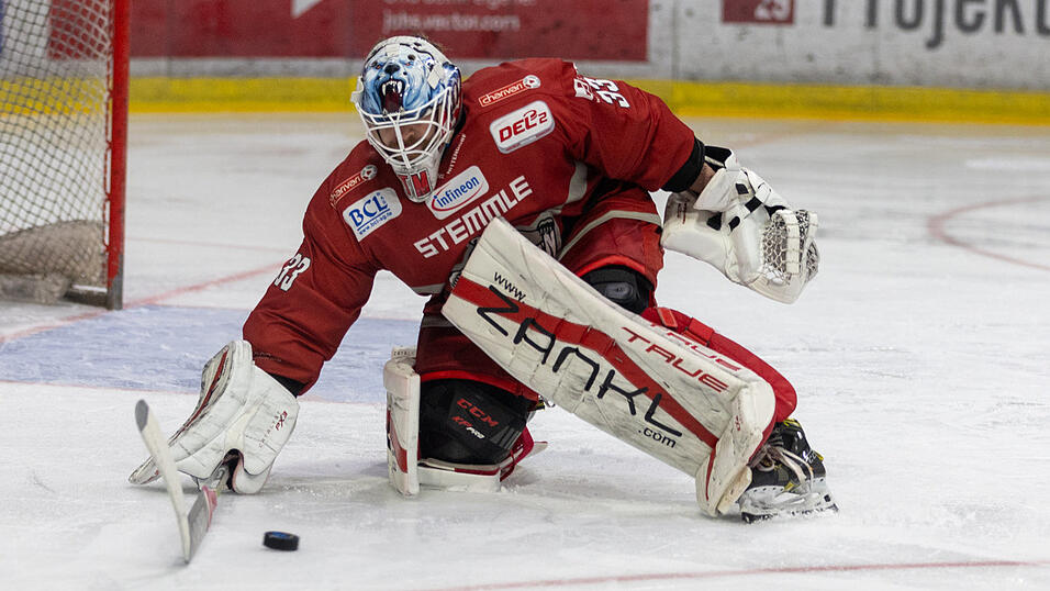 Die Eisb&auml;ren Regensburg (rote Trikots) haben am Sonntag zur&uuml;ckgebissen und die DEL2-Finalserie gegen die Kassel Huskies auf 1:1 ausgeglichen.