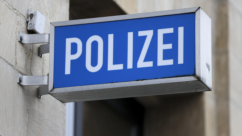 Gleich zwei Motorradfahrer wurden am Freitagmittag im Raum Kelheim von Autofahrern übersehen. (Symbolbild) Gleich zwei Motorradfahrer wurden am Freitagmittag im Raum Kelheim von Autofahrern übersehen. (Symbolbild)