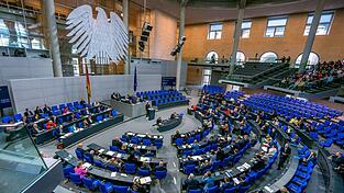 Bisher sollen die Di&auml;ten der 630 Bundestagsabgeordneten zum 1. Juli um 497 Euro steigen. (Symbolbild)