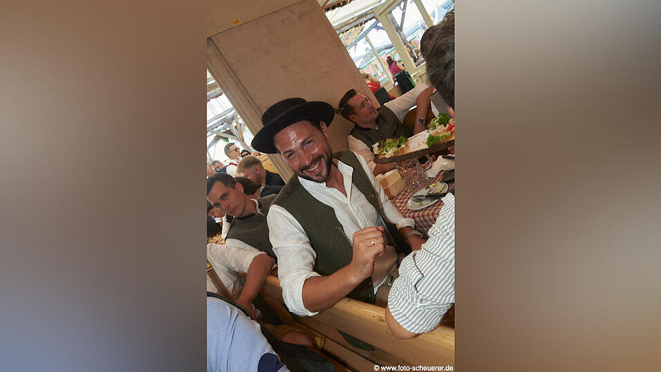 Die Partybilder vom Mittwoch, 12. August, aus dem Festzelt Lechner. Die Partybilder vom Mittwoch, 12. August, aus dem Festzelt Lechner.