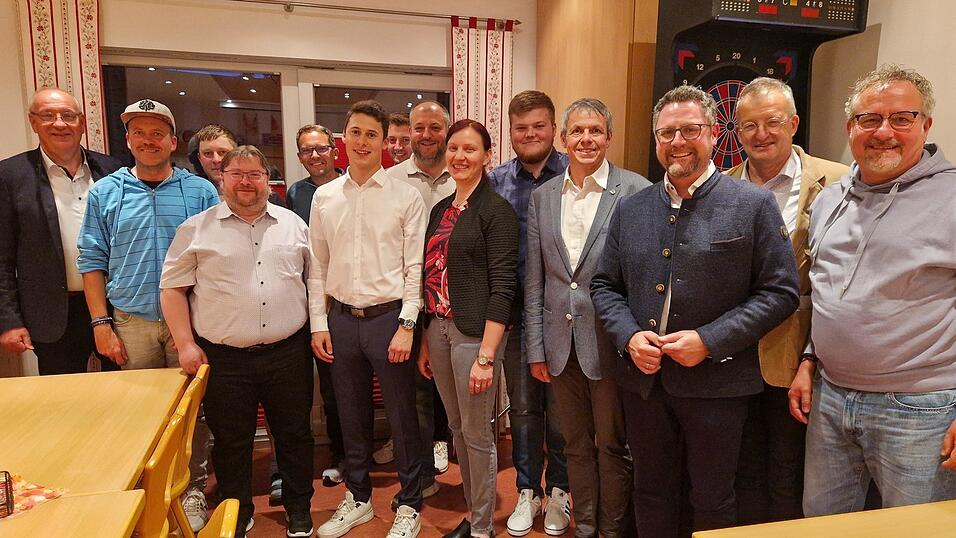 Die neue Vorstandschaft des Ortsverbandes mit den Gästen