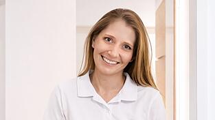 Die Radiologin Dr. med. Teresa Wolf-Eder ist beim Radio-Log MVZ tätig und beschäftigt sich seit vielen Jahren mit dem Thema Brustkrebs. Die Radiologin Dr. med. Teresa Wolf-Eder ist beim Radio-Log MVZ tätig und beschäftigt sich seit vielen Jahren mit dem Thema Brustkrebs.