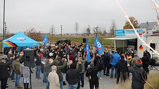Rund 90 Teilnehmer kamen zur Kundgebung der AfD am Samstag. Rund 90 Teilnehmer kamen zur Kundgebung der AfD am Samstag.